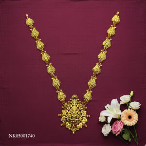 ANTIQUE NECKLACE 1740