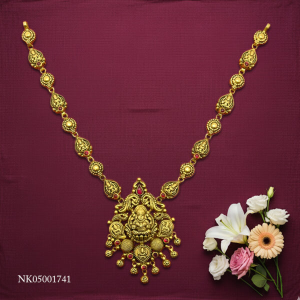 ANTIQUE NECKLACE 1741